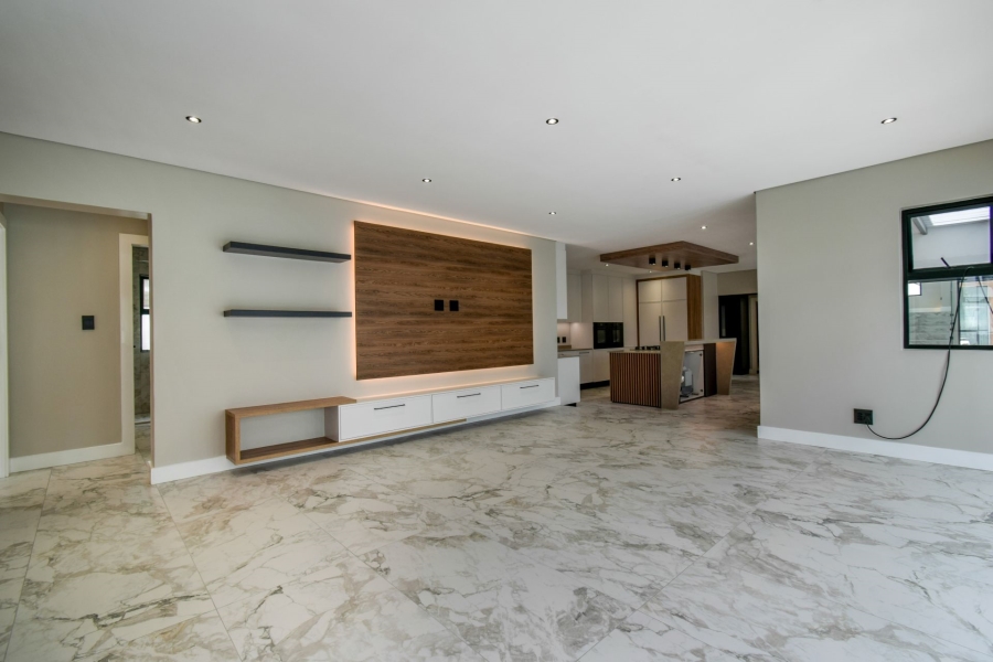 6 Bedroom Property for Sale in Midstream Heights Gauteng