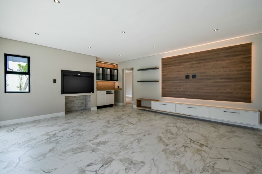 6 Bedroom Property for Sale in Midstream Heights Gauteng