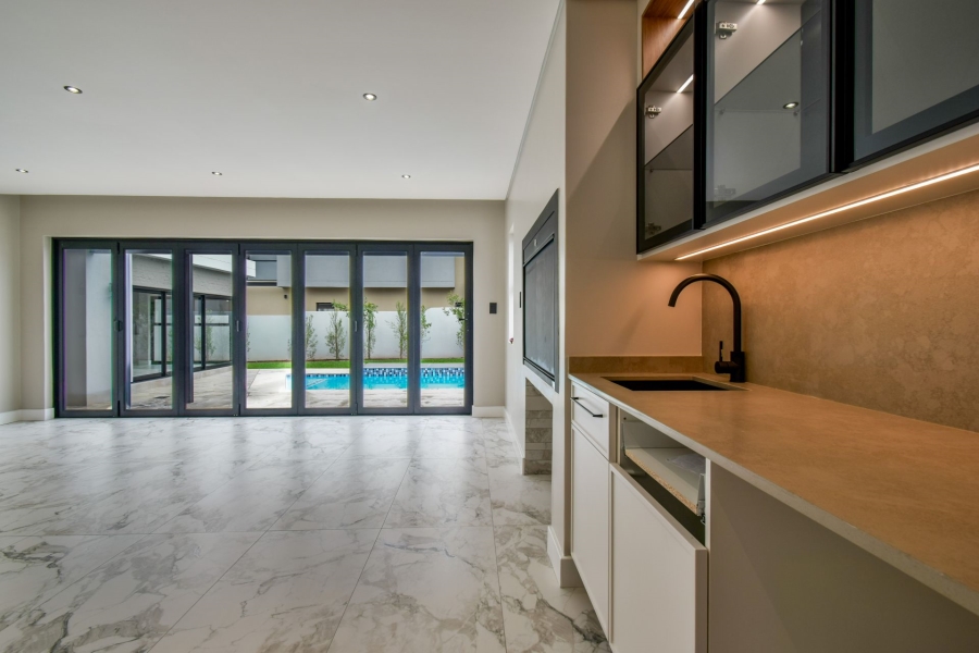 6 Bedroom Property for Sale in Midstream Heights Gauteng