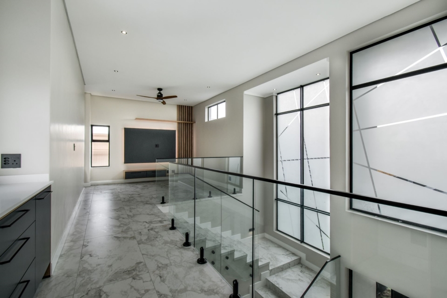6 Bedroom Property for Sale in Midstream Heights Gauteng