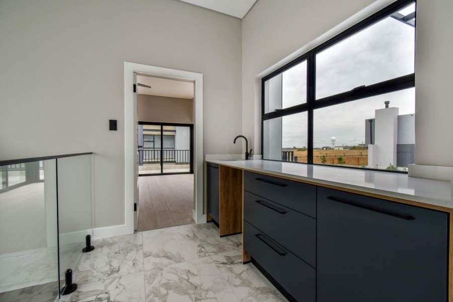 6 Bedroom Property for Sale in Midstream Heights Gauteng