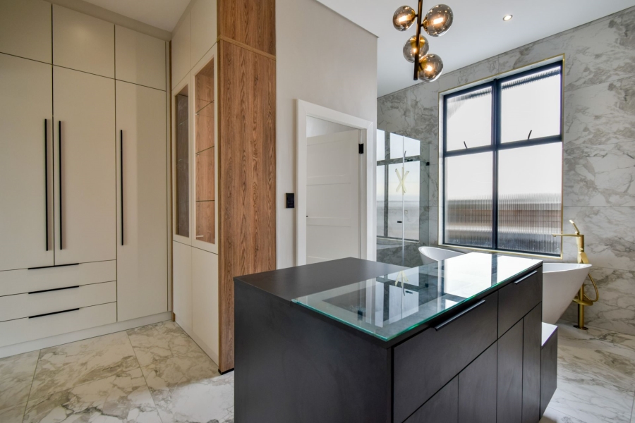 6 Bedroom Property for Sale in Midstream Heights Gauteng