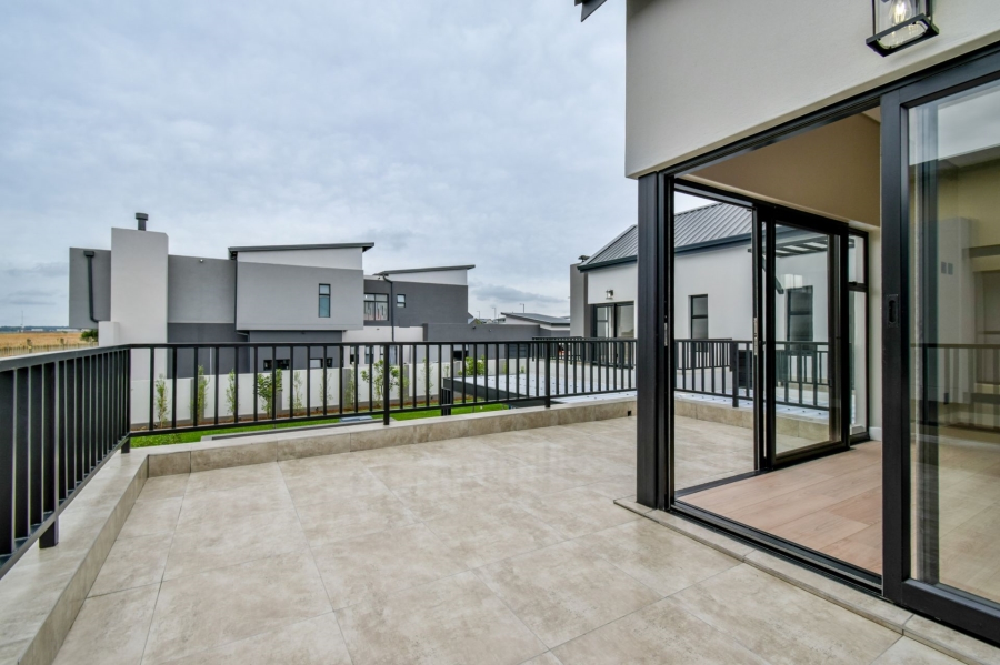 6 Bedroom Property for Sale in Midstream Heights Gauteng