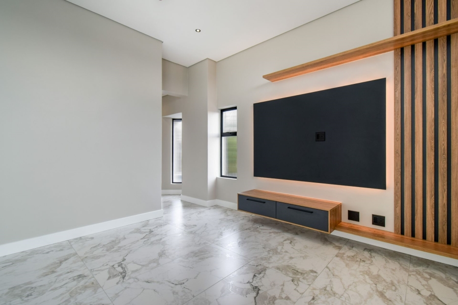 6 Bedroom Property for Sale in Midstream Heights Gauteng