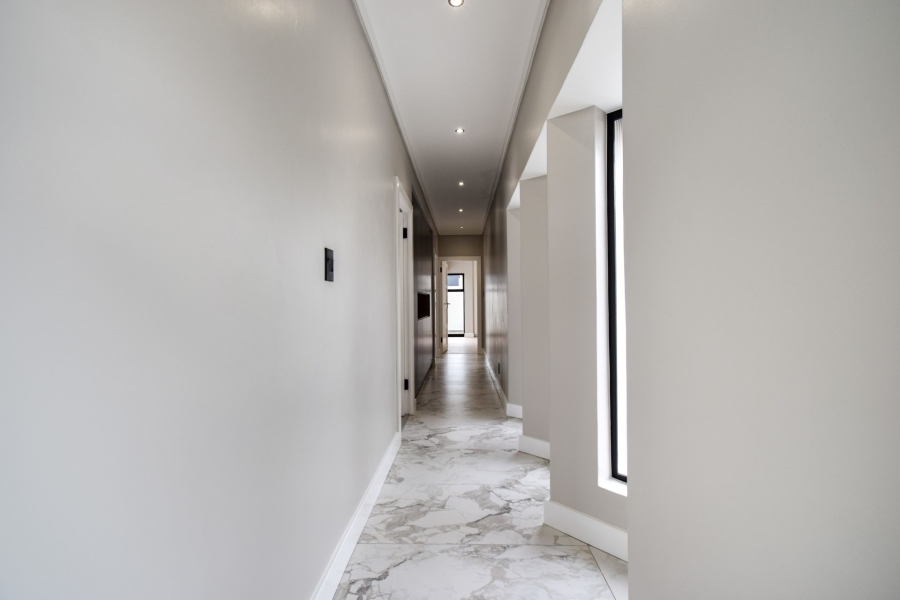 6 Bedroom Property for Sale in Midstream Heights Gauteng