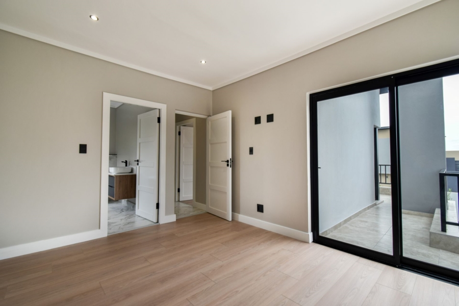 6 Bedroom Property for Sale in Midstream Heights Gauteng