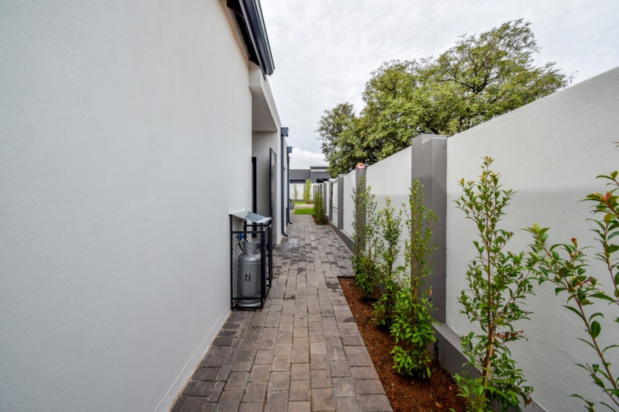 6 Bedroom Property for Sale in Midstream Heights Gauteng