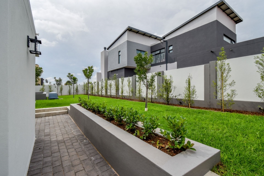 6 Bedroom Property for Sale in Midstream Heights Gauteng
