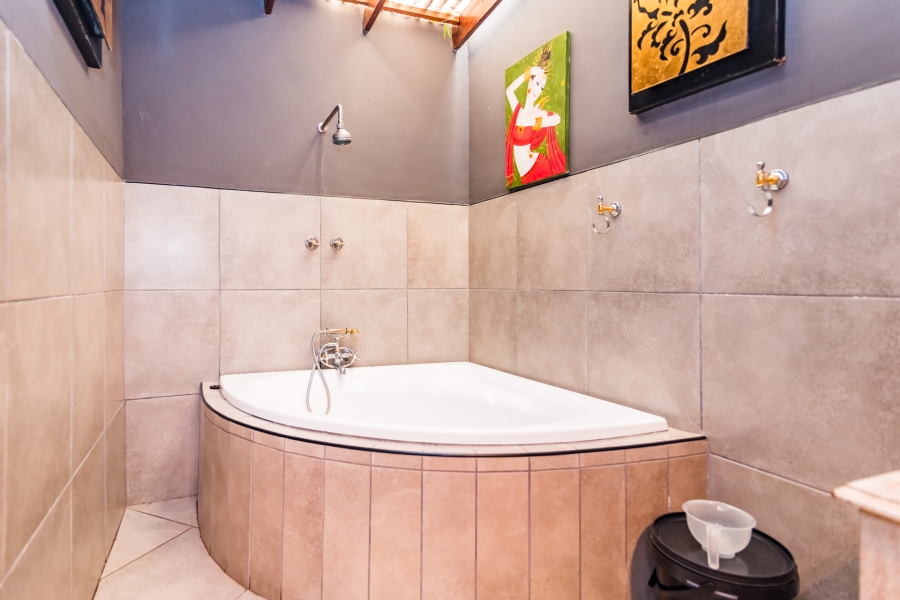 8 Bedroom Property for Sale in Lanseria Gauteng