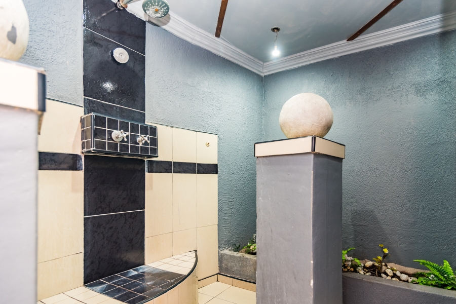 8 Bedroom Property for Sale in Lanseria Gauteng