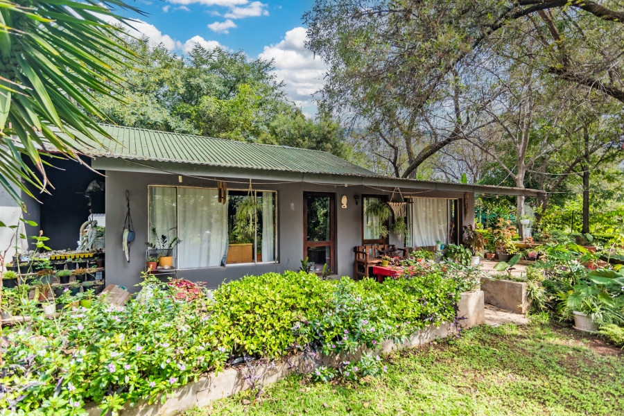 8 Bedroom Property for Sale in Lanseria Gauteng