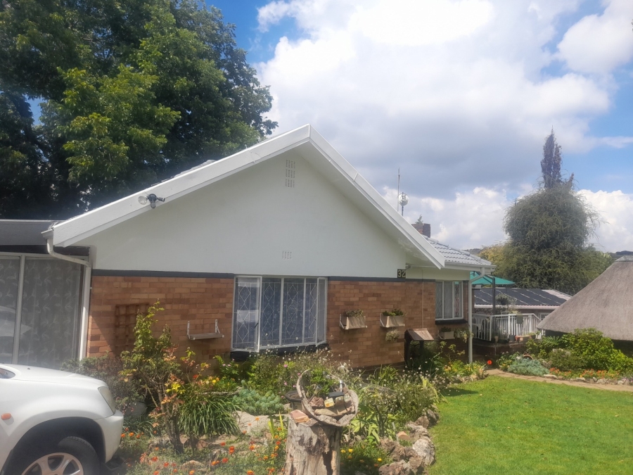 3 Bedroom Property for Sale in Linmeyer Gauteng