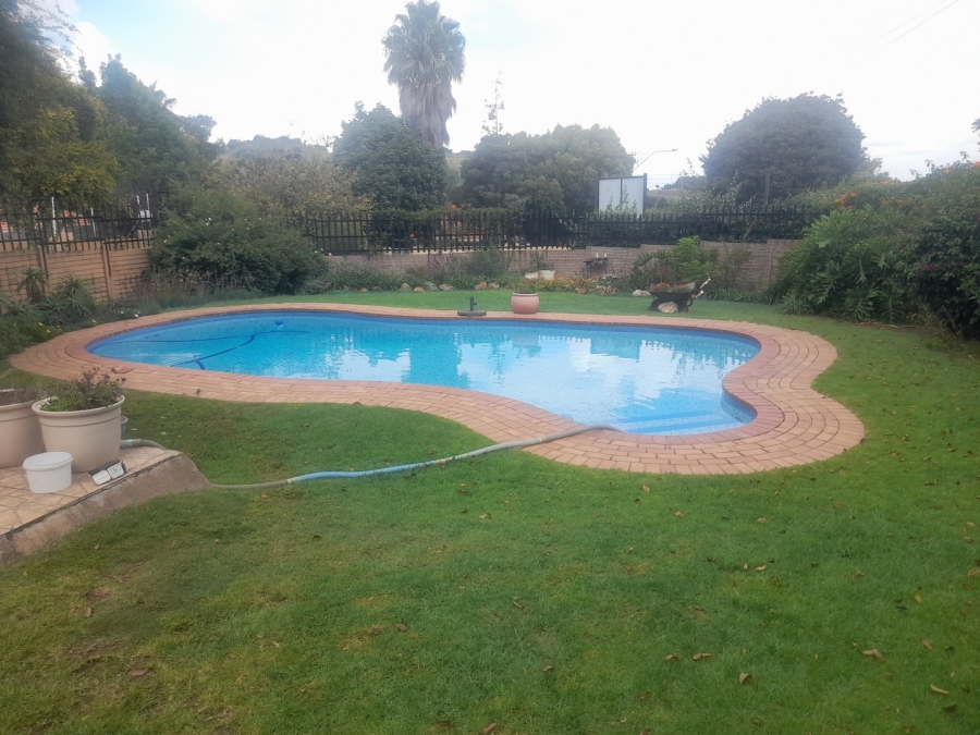 3 Bedroom Property for Sale in Linmeyer Gauteng