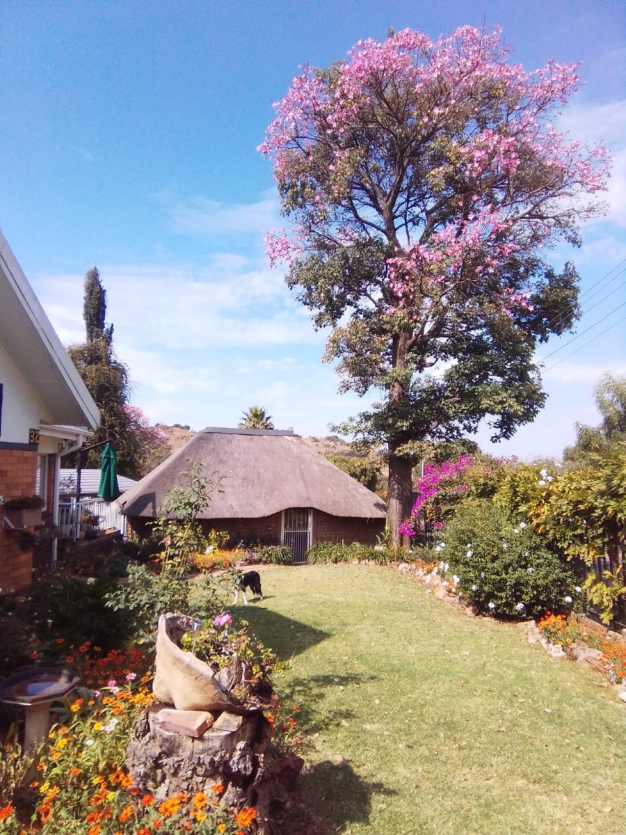 3 Bedroom Property for Sale in Linmeyer Gauteng