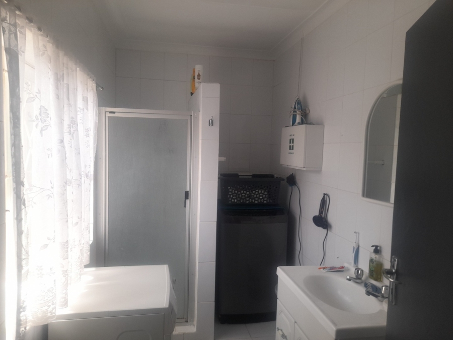 3 Bedroom Property for Sale in Linmeyer Gauteng