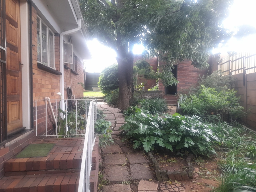 3 Bedroom Property for Sale in Linmeyer Gauteng