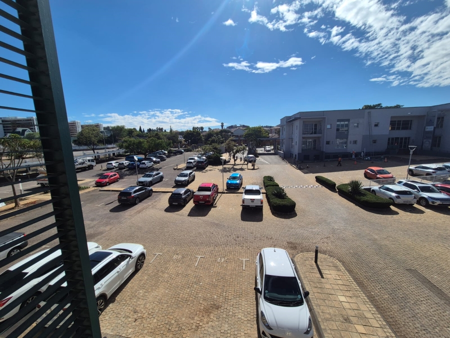 To Let Commercial Property for Rent in Die Hoewes Gauteng