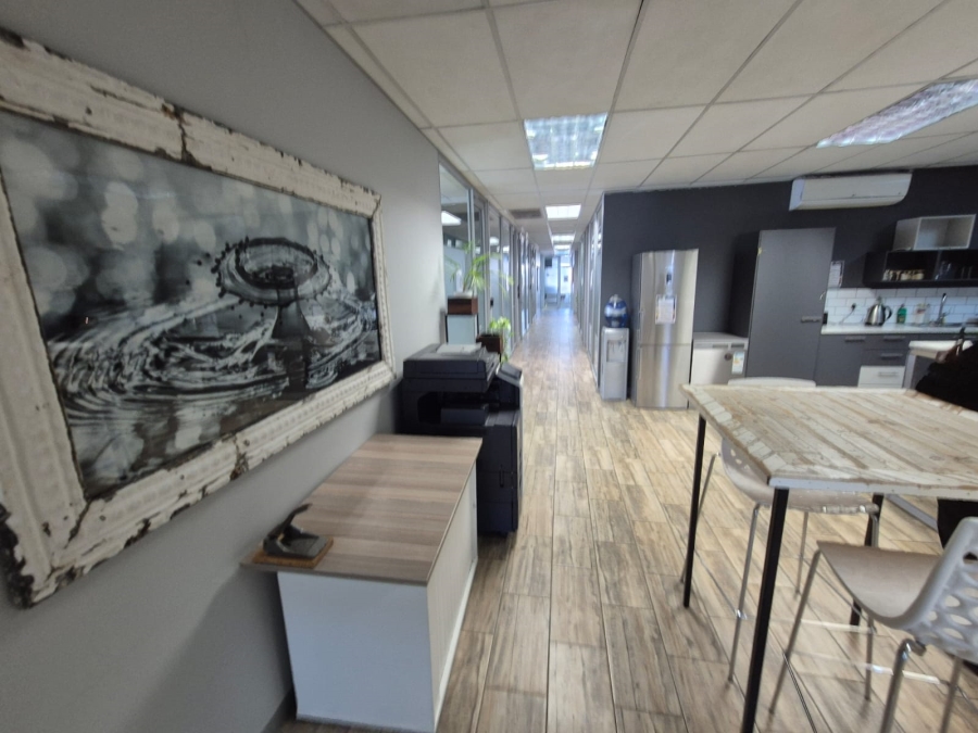 To Let Commercial Property for Rent in Die Hoewes Gauteng