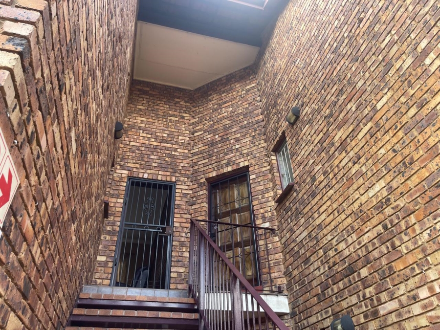 2 Bedroom Property for Sale in Pierre Van Ryneveld Gauteng