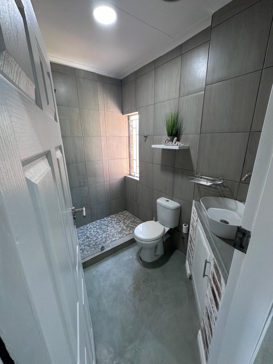 2 Bedroom Property for Sale in Pierre Van Ryneveld Gauteng