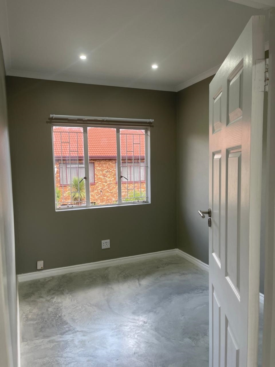 2 Bedroom Property for Sale in Pierre Van Ryneveld Gauteng
