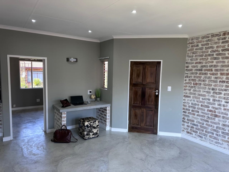 2 Bedroom Property for Sale in Pierre Van Ryneveld Gauteng