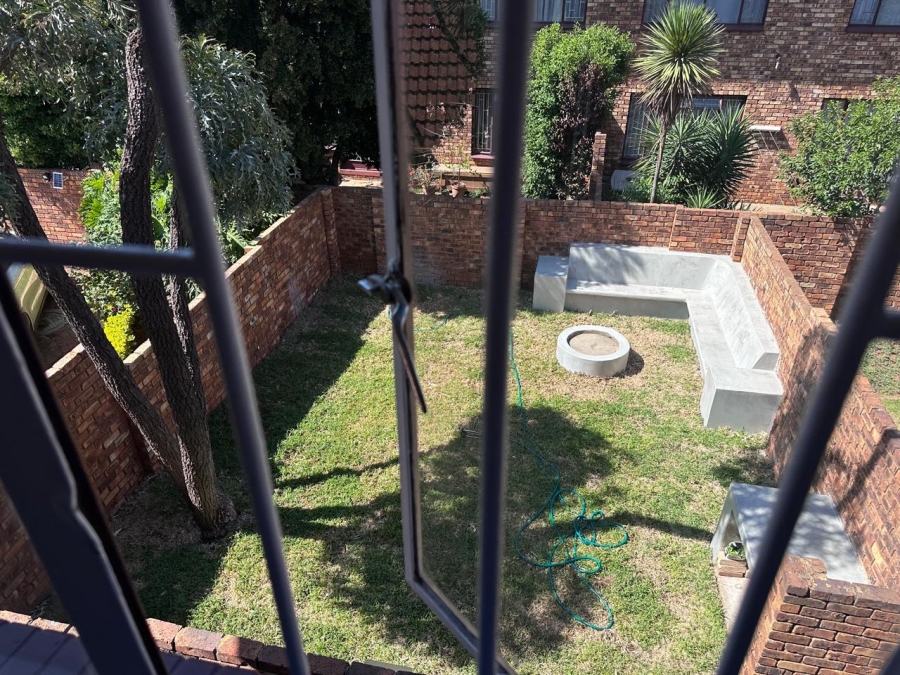 2 Bedroom Property for Sale in Pierre Van Ryneveld Gauteng