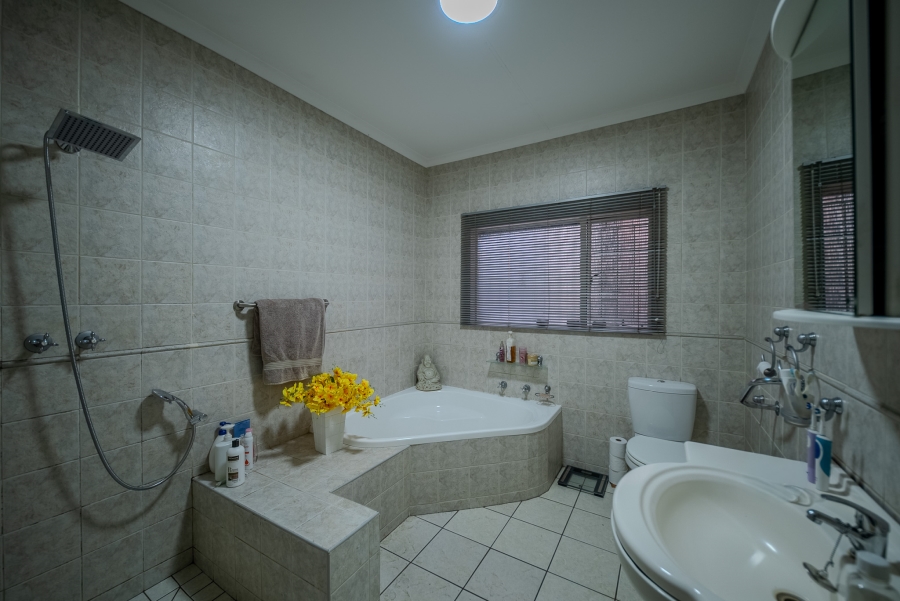 3 Bedroom Property for Sale in Garsfontein Gauteng