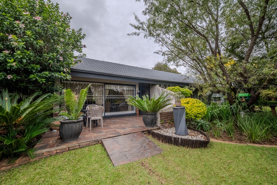 3 Bedroom Property for Sale in Garsfontein Gauteng
