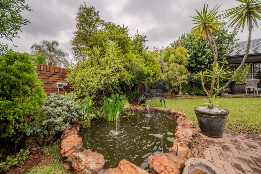 3 Bedroom Property for Sale in Garsfontein Gauteng