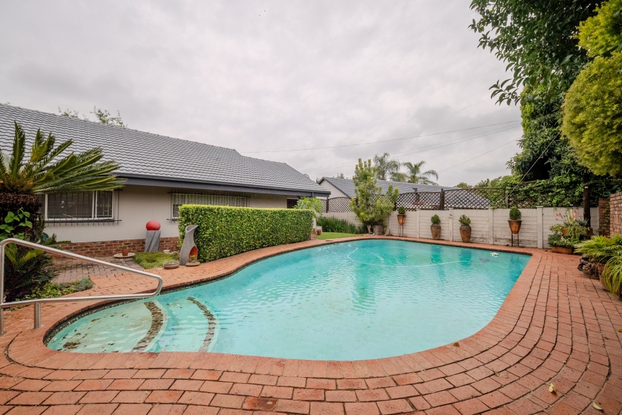 3 Bedroom Property for Sale in Garsfontein Gauteng