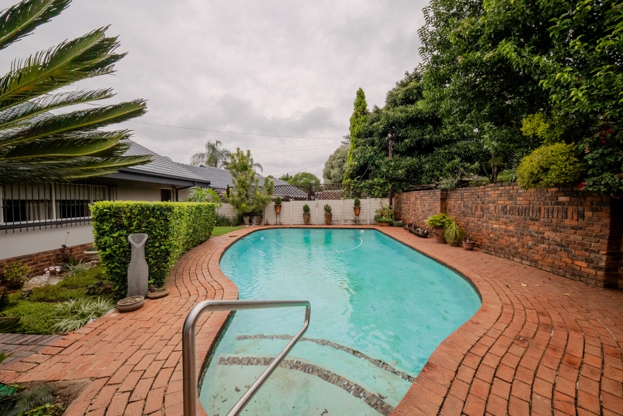 3 Bedroom Property for Sale in Garsfontein Gauteng