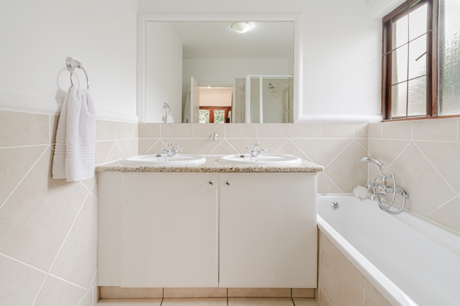 To Let 3 Bedroom Property for Rent in Lonehill Gauteng