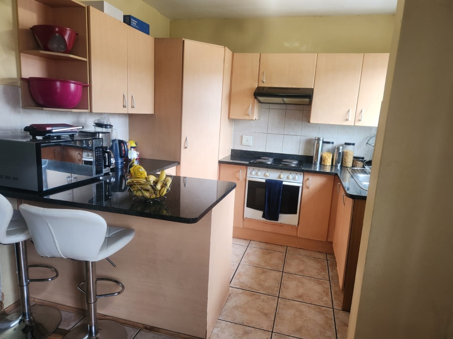 To Let 2 Bedroom Property for Rent in Strubensvallei Gauteng