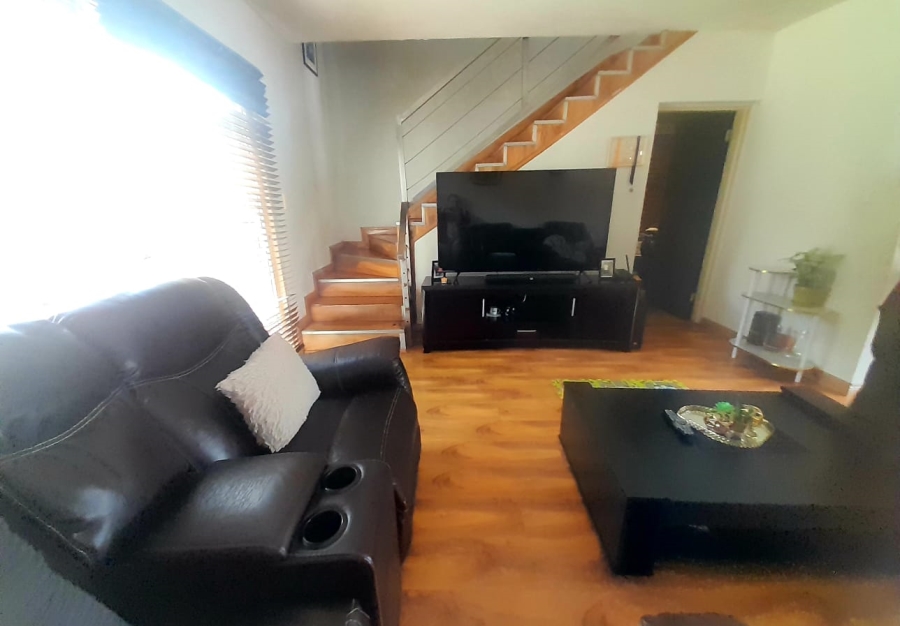 To Let 2 Bedroom Property for Rent in Strubensvallei Gauteng