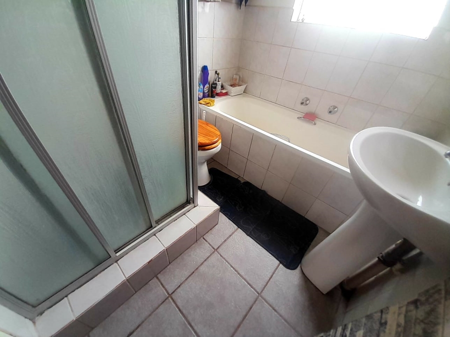 To Let 2 Bedroom Property for Rent in Strubensvallei Gauteng