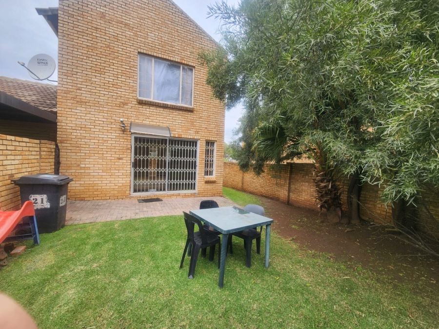 To Let 2 Bedroom Property for Rent in Strubensvallei Gauteng