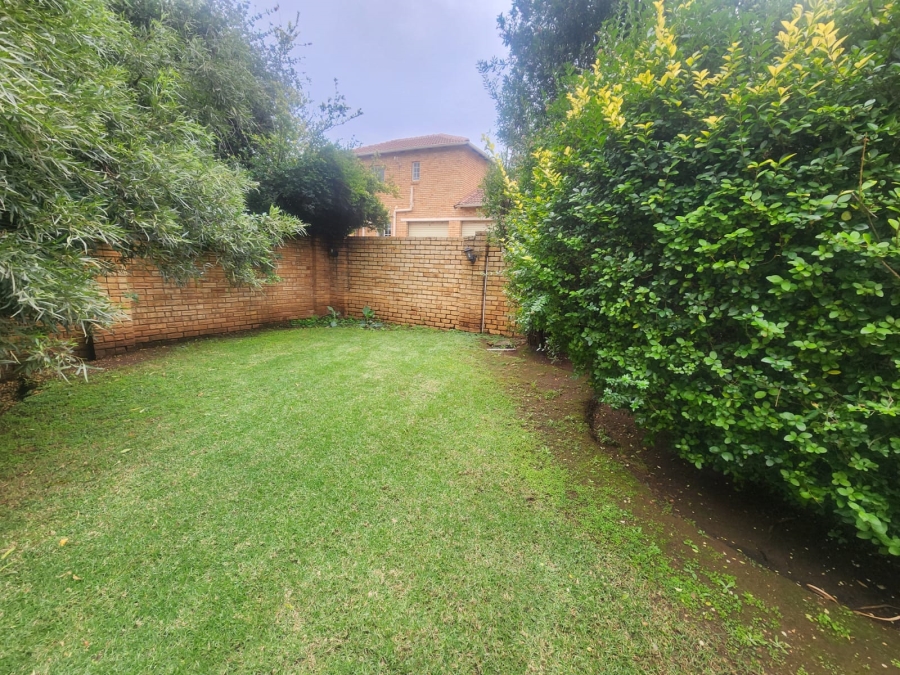 To Let 2 Bedroom Property for Rent in Strubensvallei Gauteng