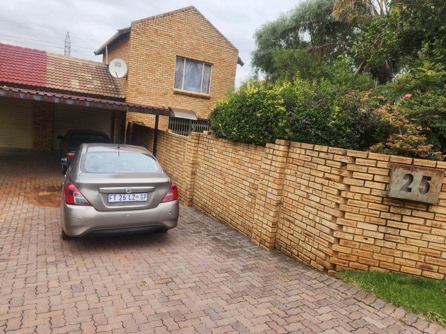 To Let 2 Bedroom Property for Rent in Strubensvallei Gauteng