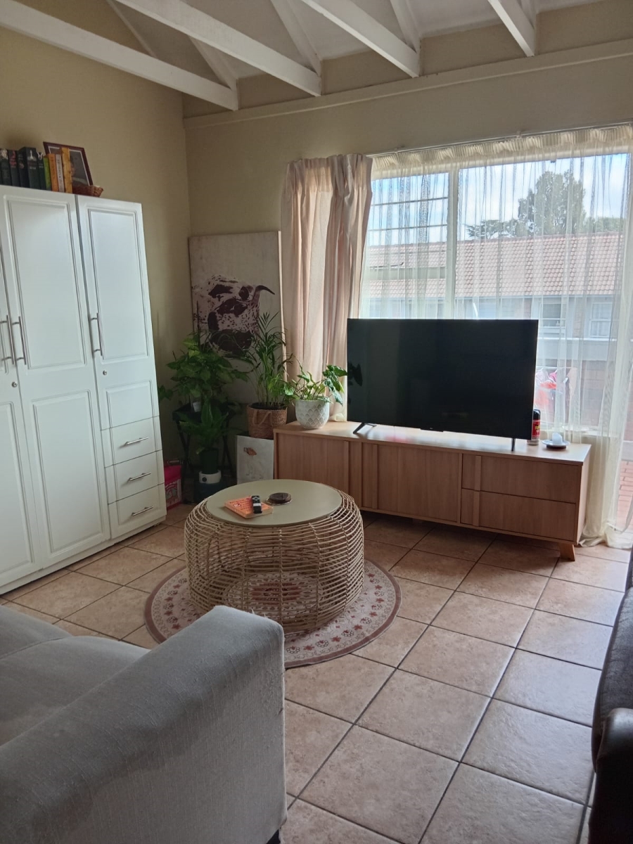 2 Bedroom Property for Sale in Glen Marais Gauteng