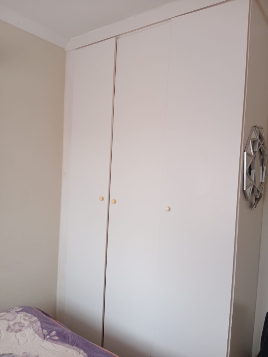 2 Bedroom Property for Sale in Glen Marais Gauteng