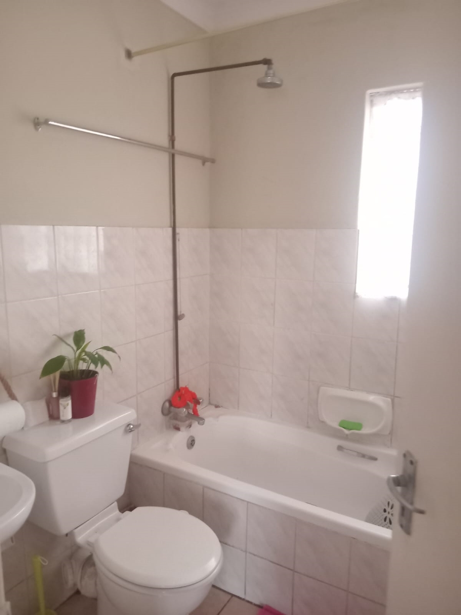 2 Bedroom Property for Sale in Glen Marais Gauteng