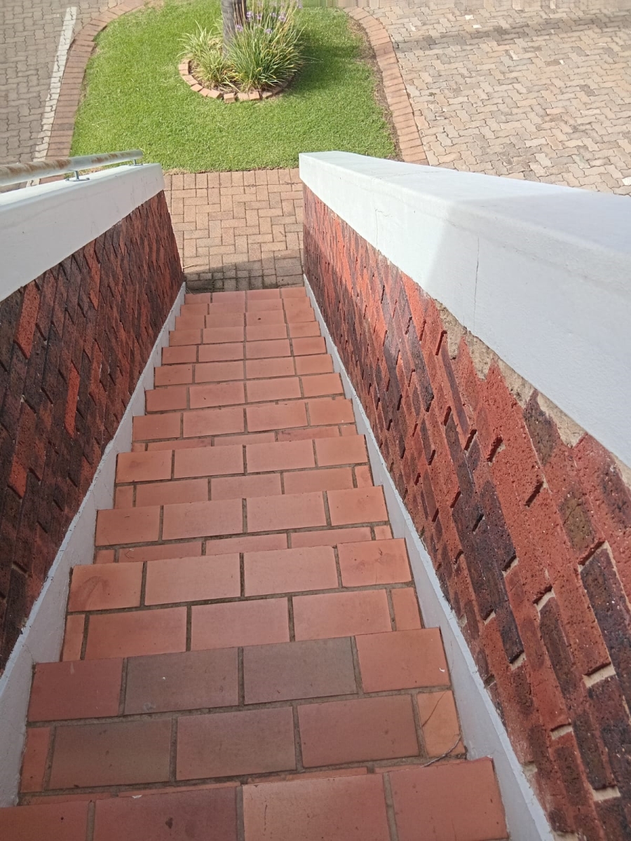 2 Bedroom Property for Sale in Glen Marais Gauteng