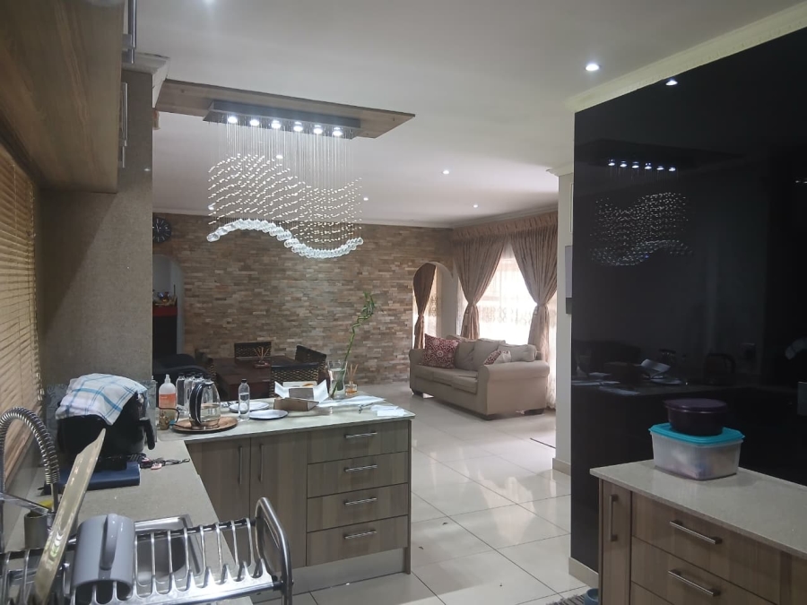 4 Bedroom Property for Sale in Illiondale Gauteng