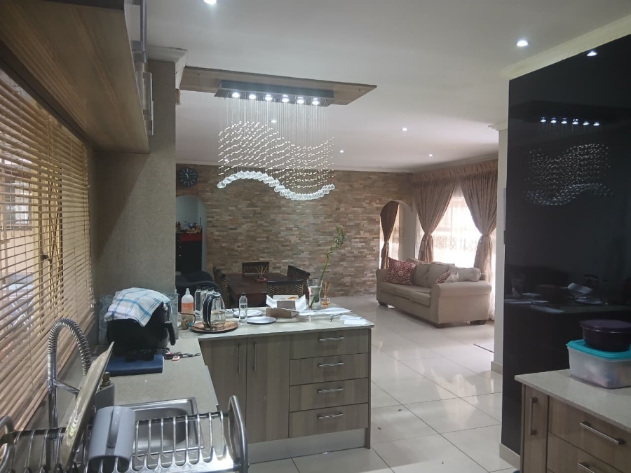 4 Bedroom Property for Sale in Illiondale Gauteng