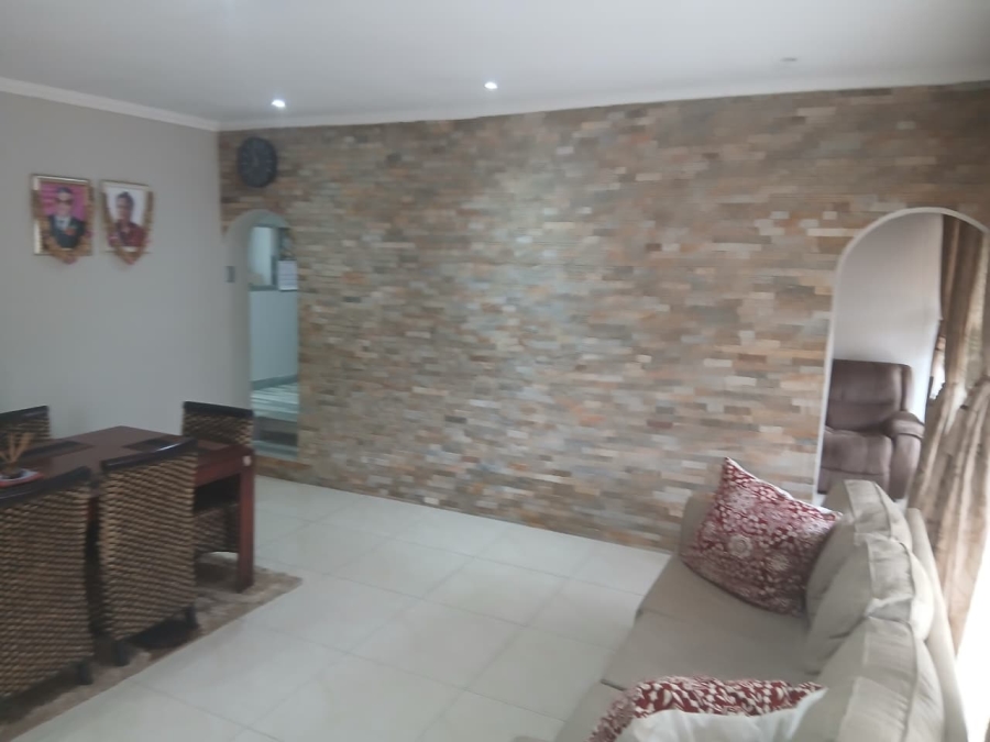 4 Bedroom Property for Sale in Illiondale Gauteng