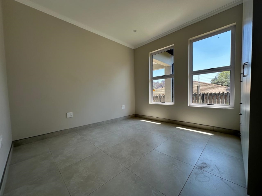 To Let 2 Bedroom Property for Rent in Modderfontein Gauteng