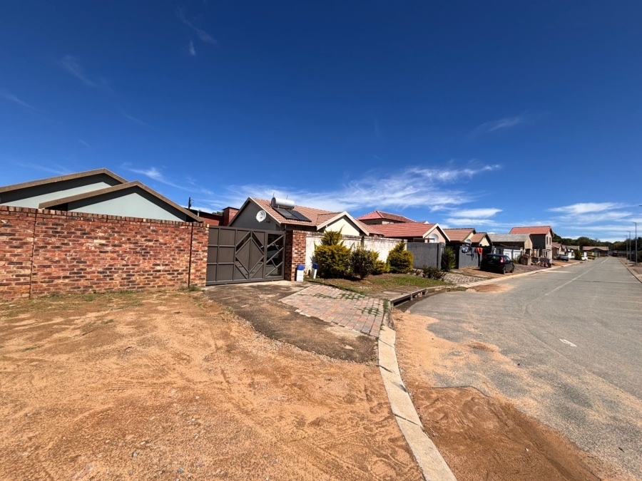 3 Bedroom Property for Sale in Kya Sands Gauteng
