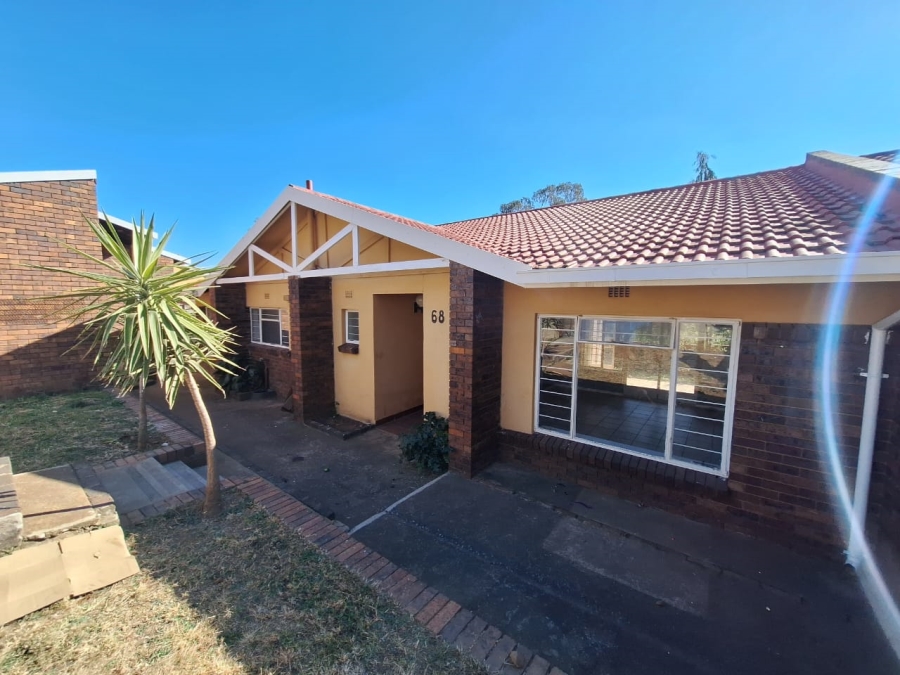 To Let 3 Bedroom Property for Rent in Luipaardsvlei Gauteng