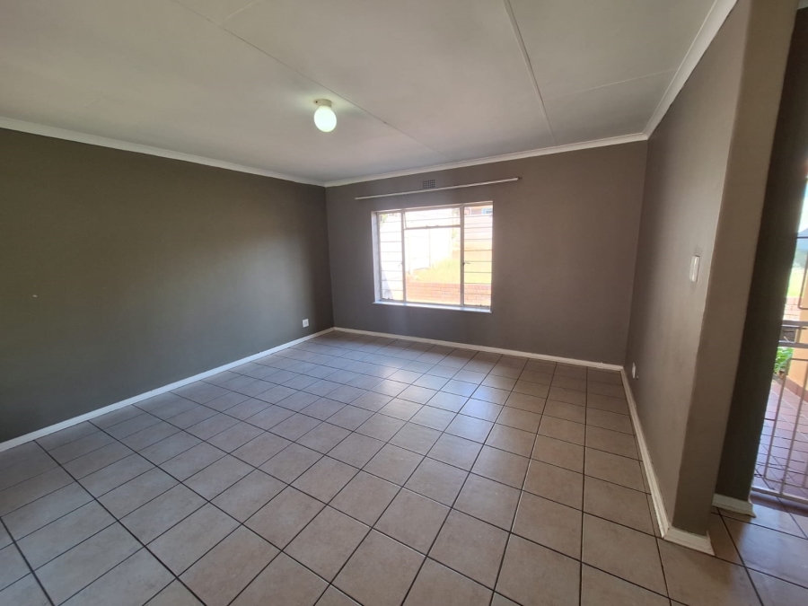 To Let 3 Bedroom Property for Rent in Luipaardsvlei Gauteng